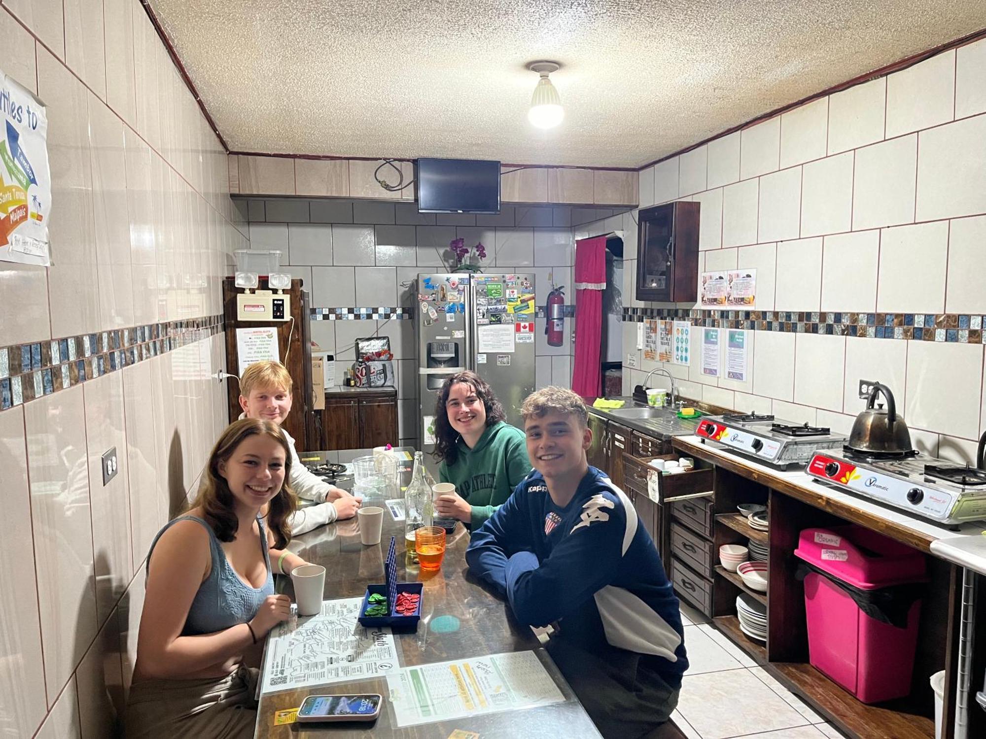 Hotel & Hostel Sloth Backpackers Монте-Верде Экстерьер фото