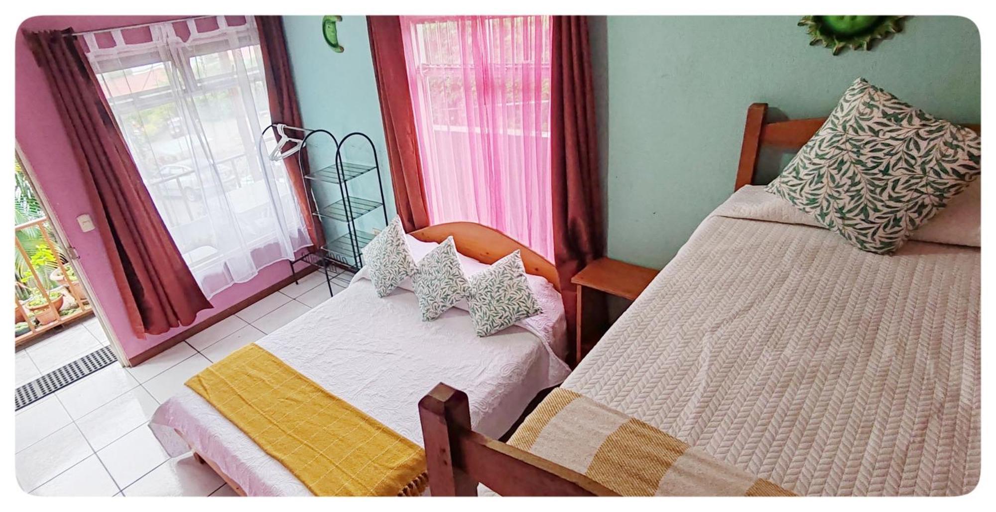 Hotel & Hostel Sloth Backpackers Монте-Верде Экстерьер фото
