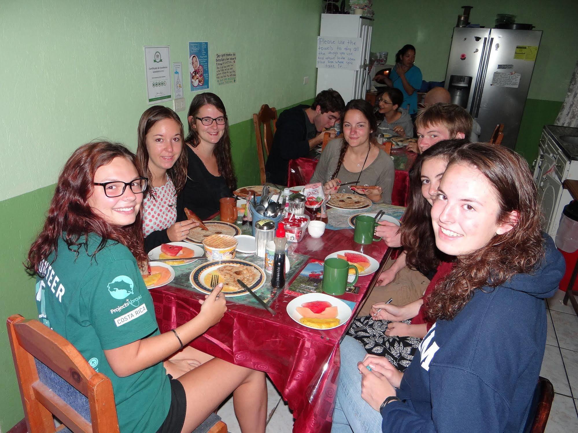 Hotel & Hostel Sloth Backpackers Монте-Верде Экстерьер фото
