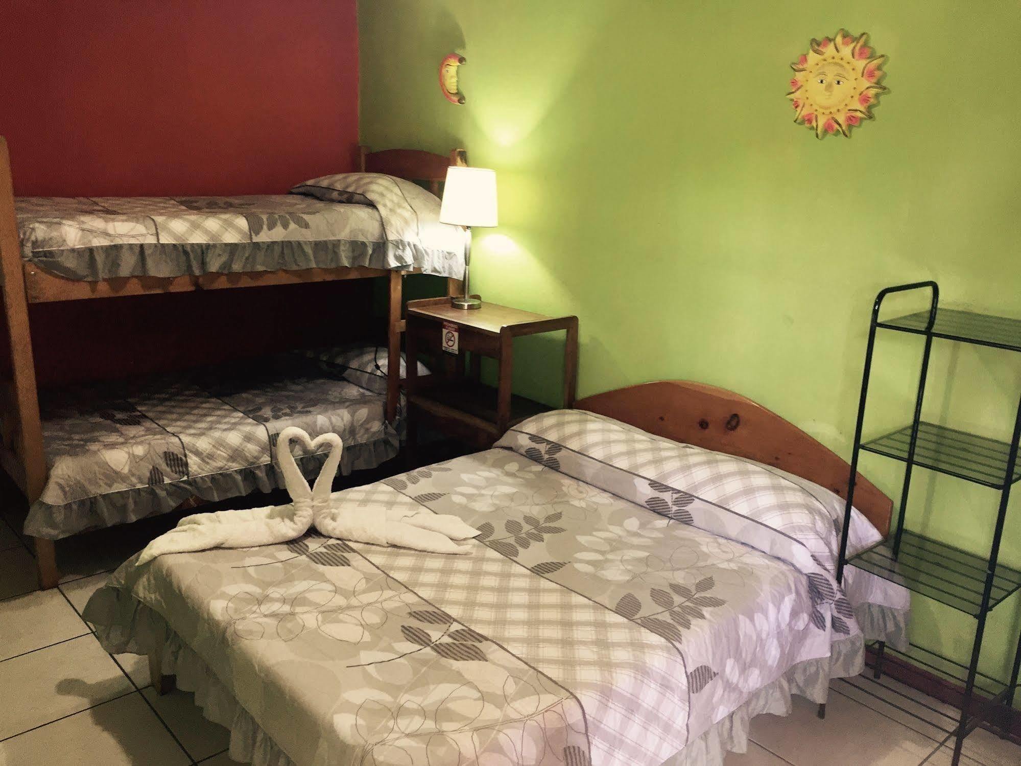 Hotel & Hostel Sloth Backpackers Монте-Верде Экстерьер фото