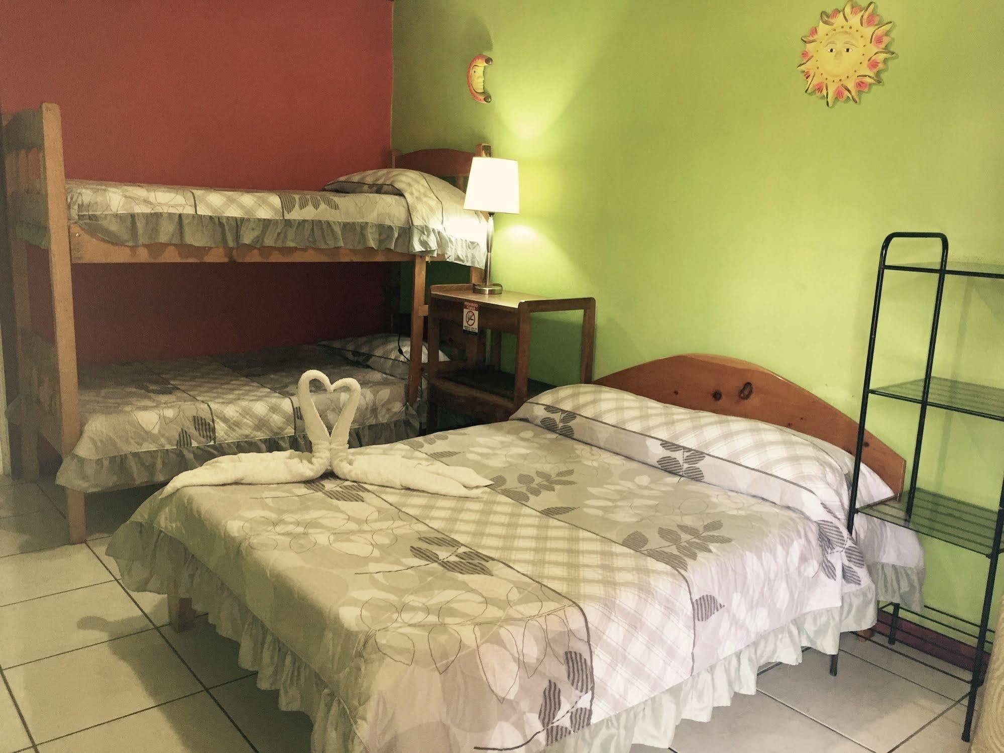 Hotel & Hostel Sloth Backpackers Монте-Верде Экстерьер фото