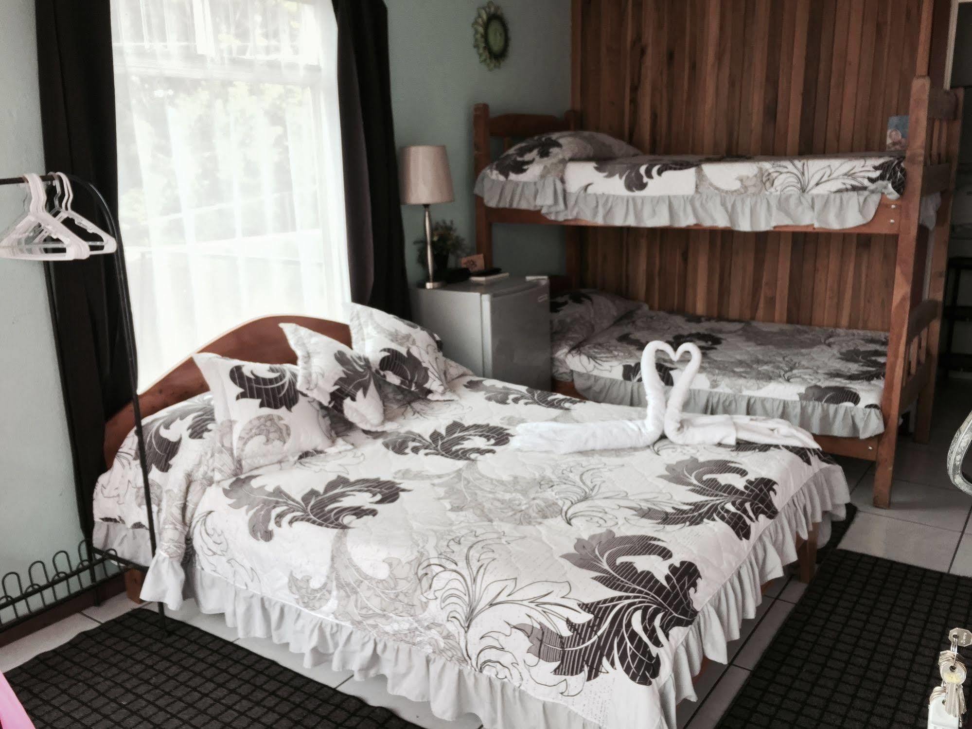 Hotel & Hostel Sloth Backpackers Монте-Верде Экстерьер фото