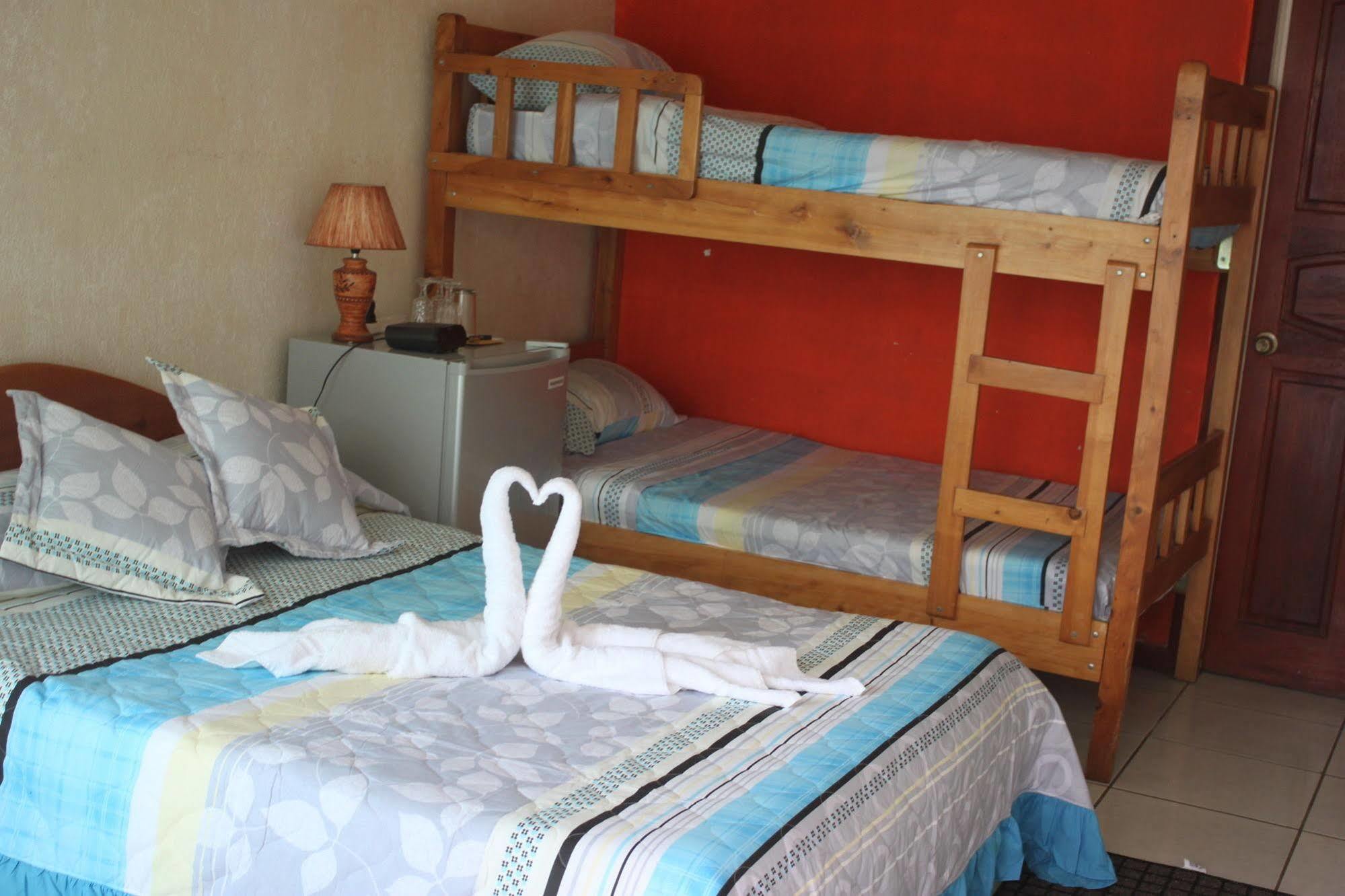 Hotel & Hostel Sloth Backpackers Монте-Верде Экстерьер фото